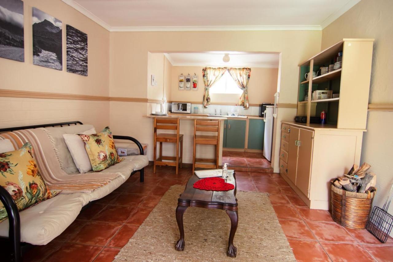 Kunje Guesthouse Op-die-Berg 外观 照片