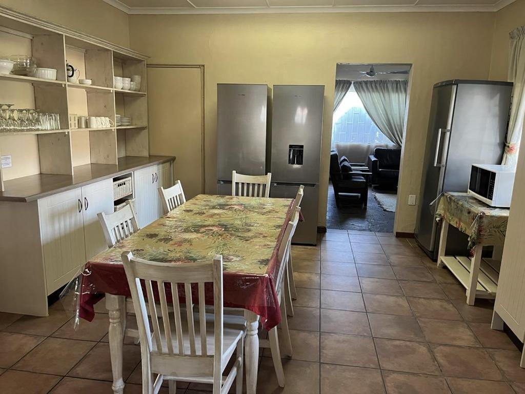 Kunje Guesthouse Op-die-Berg 外观 照片