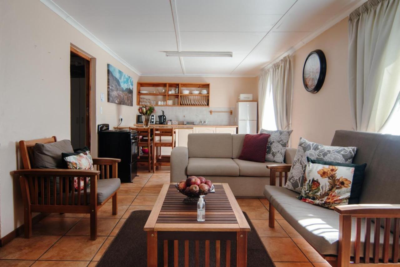 Kunje Guesthouse Op-die-Berg 外观 照片