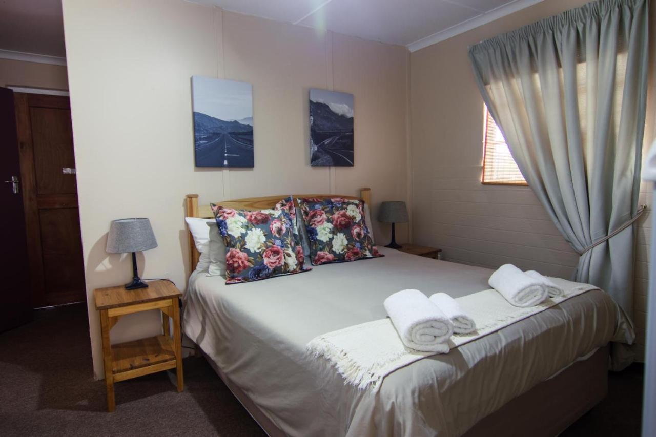Kunje Guesthouse Op-die-Berg 外观 照片